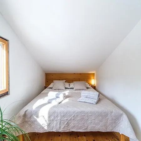 Tudor Apartamento Bobovisca